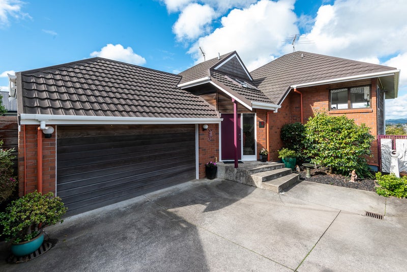 77B Litten Road, Cockle Bay, Auckland - Carousel 1