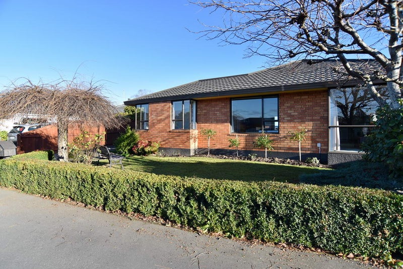 2/5 Kimbrace Place, Belfast, Christchurch - Carousel 1