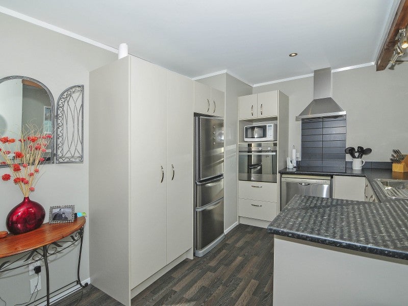 176 Holborn Drive, Stokes Valley, Lower Hutt - Carousel 2