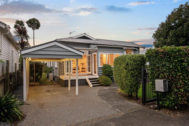 12 Kiwitea Street, Sandringham, Auckland - Carousel 1