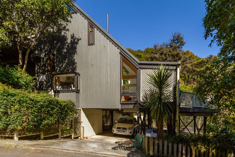 8 Whiorau Grove, Lowry Bay, Lower Hutt - Carousel 2