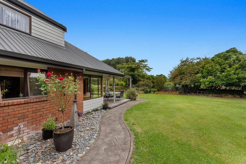 168 Thornton Road, Thornton - Carousel 26