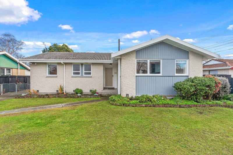 20 Malabar Crescent, Broomfield, Christchurch - Carousel 1