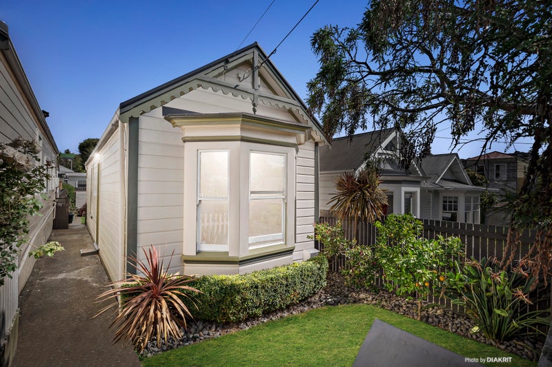 10 Milton Street, Berhampore, Wellington - Carousel 1