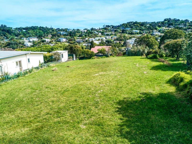 9 Alison Road, Surfdale, Waiheke Island - Carousel 2