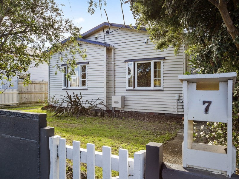 7 Huia Street, Petone, Lower Hutt - Carousel 1