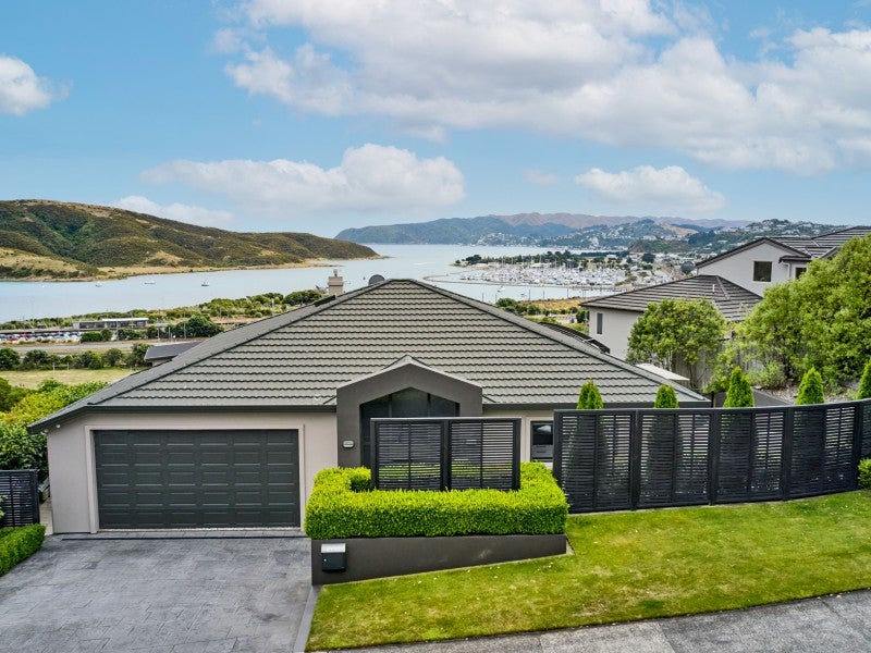 17 Paremata Drive, Paremata, Porirua - Carousel 1
