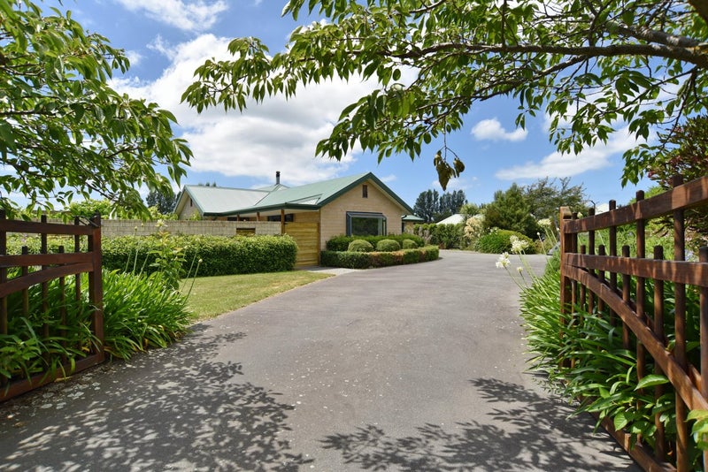 10 Willowside Place, Amberley, Amberley - Carousel 1