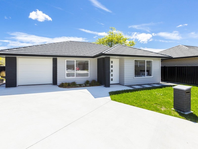 12 Passchendaele Grove, Trentham, Upper Hutt - Carousel 2