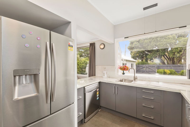 58 Cambridge Terrace, Waterloo, Lower Hutt - Carousel 2