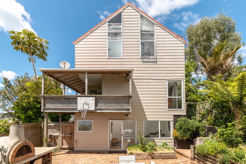 2/6 Waratah Street, Birkenhead, Auckland - Carousel 1