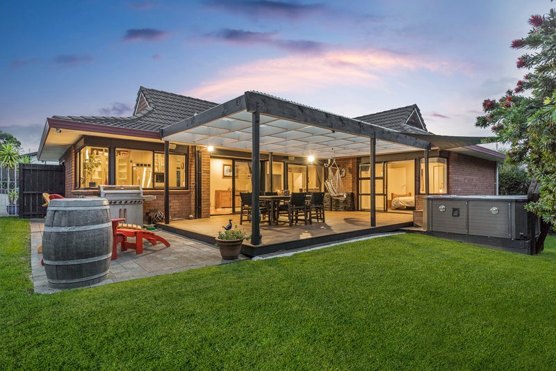 16 Simmental Crescent, Somerville, Manukau - Carousel 1