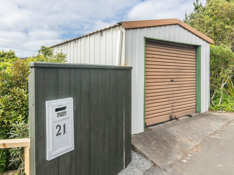 21 St Albans Avenue, Karori, Wellington - Carousel 17