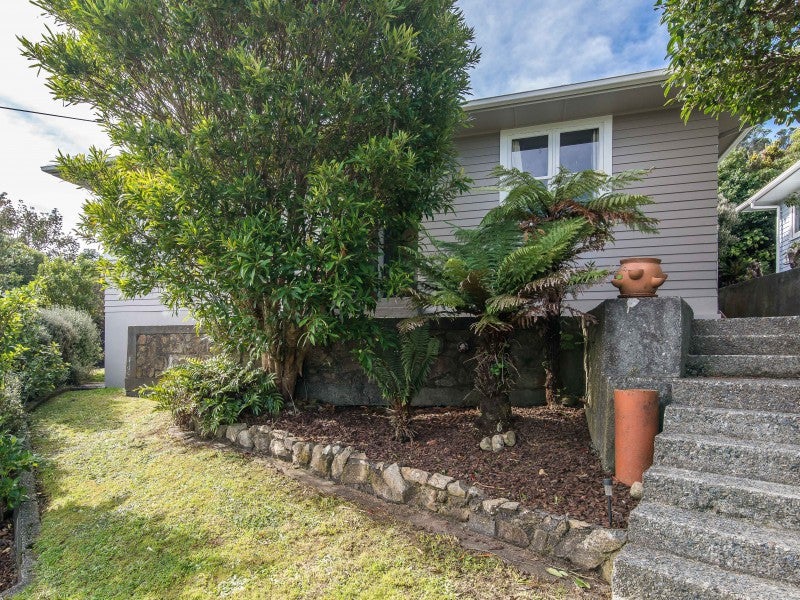 60 Kenmore Street, Newlands, Wellington - Carousel 10