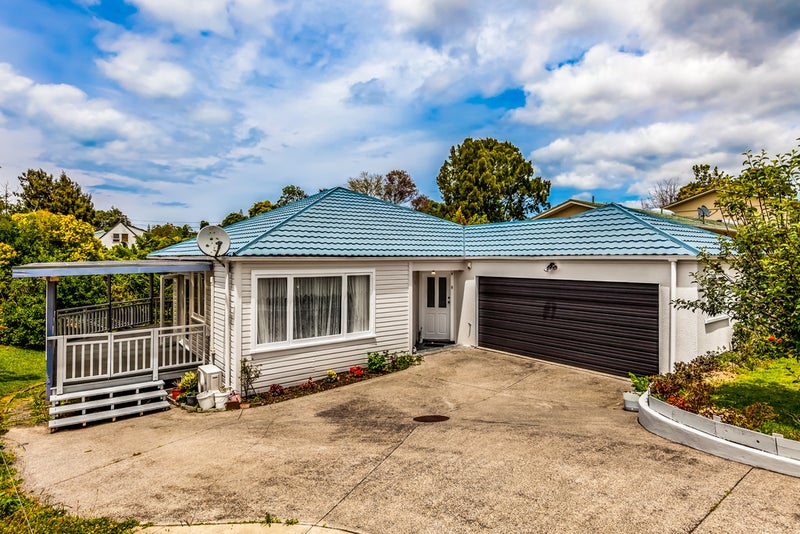 9 Trojan Crescent, New Lynn, Auckland - Carousel 1