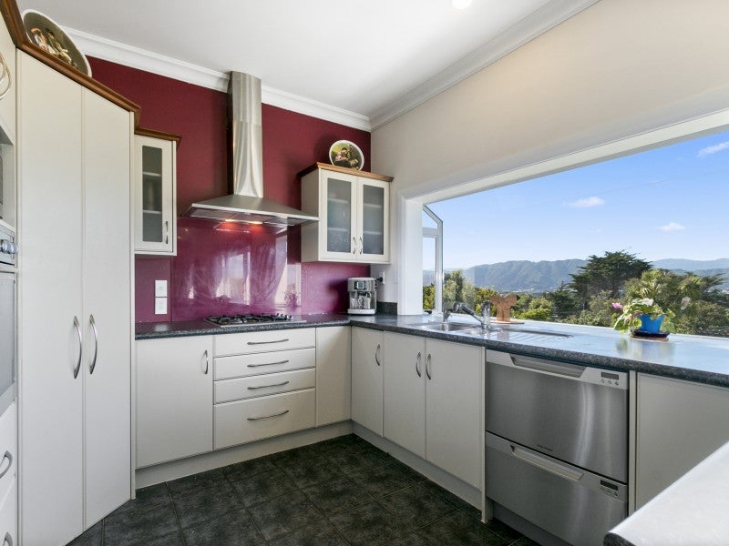 18 Stanhope Grove, Korokoro, Lower Hutt - Carousel 2