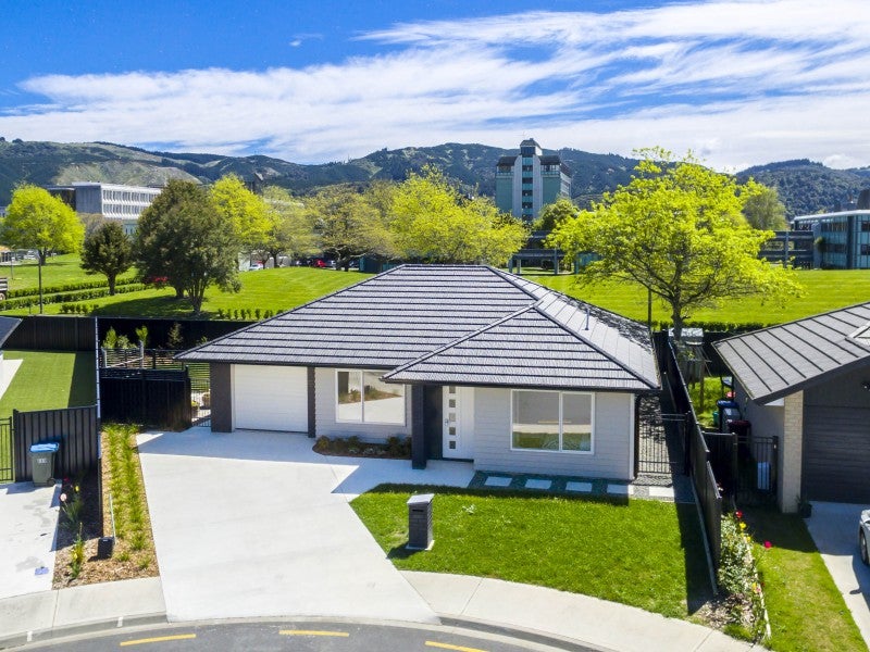 12 Passchendaele Grove, Trentham, Upper Hutt - Carousel 1