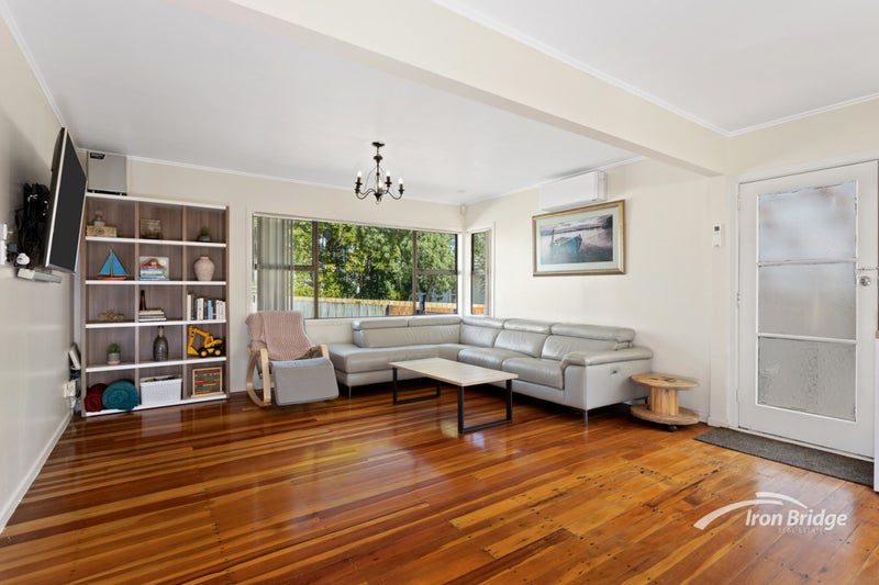 5 Mavis Place, Beach Haven, Auckland - Carousel 2