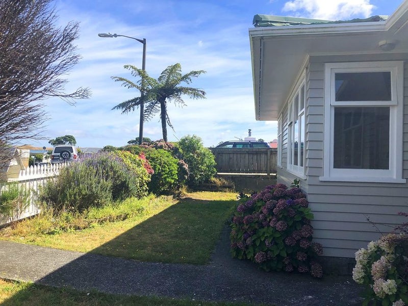 5 Archbold Street, Newlands, Wellington - Carousel 2