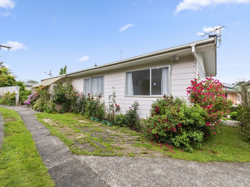 7 Bay Grove, Pukehangi, Rotorua - Carousel 1