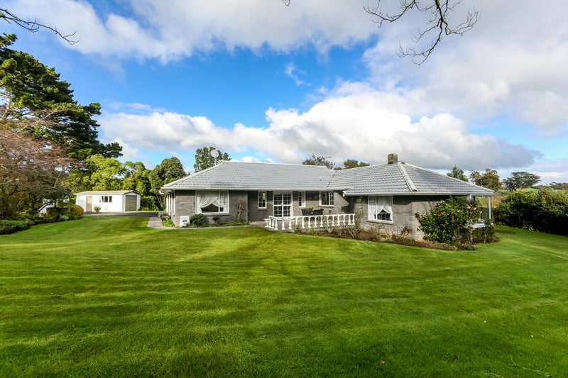 5 Byron Place, Whalers Gate, New Plymouth - Carousel 2