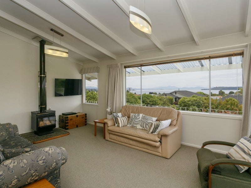 12 Gillies Avenue, Taupo - Carousel 2
