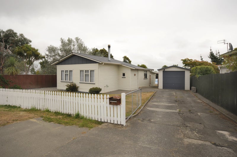 61 Dunns Avenue, The Pines Beach, The Pines Beach - Carousel 1