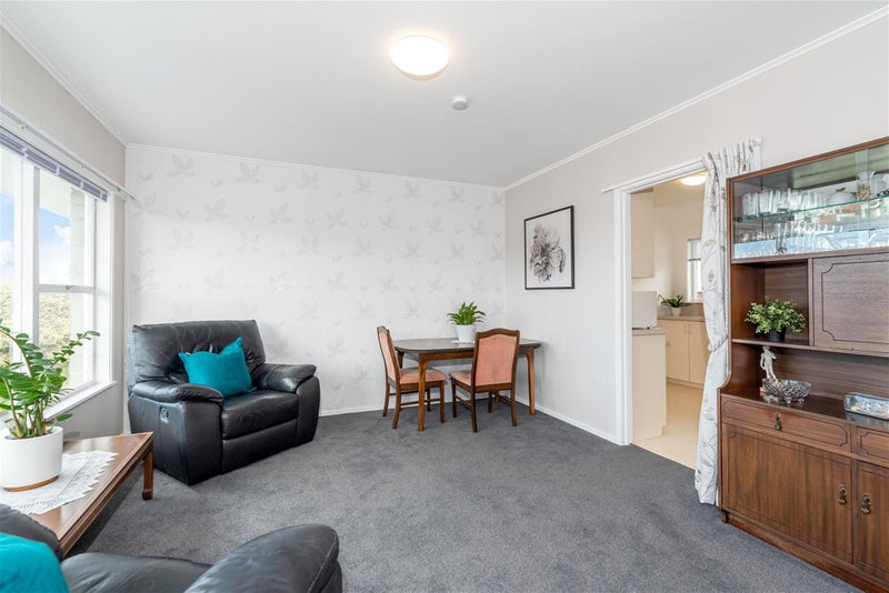 2/8 East Coast Road, Milford, Auckland - Carousel 2