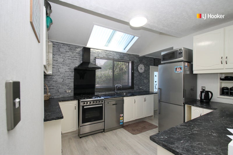 31 Queen Street, Brighton, Dunedin - Carousel 2