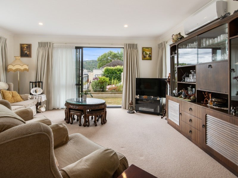 8 Savage Crescent, Upper Hutt Central, Upper Hutt - Carousel 2