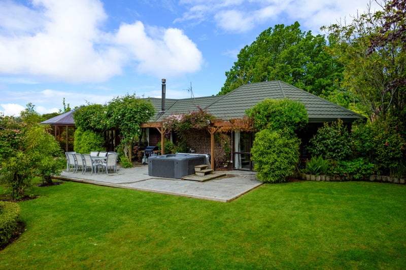 19 Ettrick Street, Glenross, Dunedin - Carousel 1