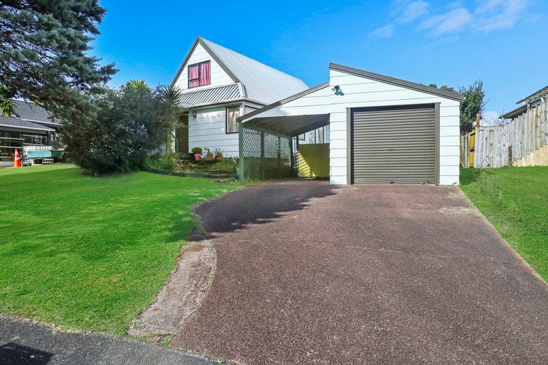 11 Deodar Place, Totara Heights, Auckland - Carousel 1