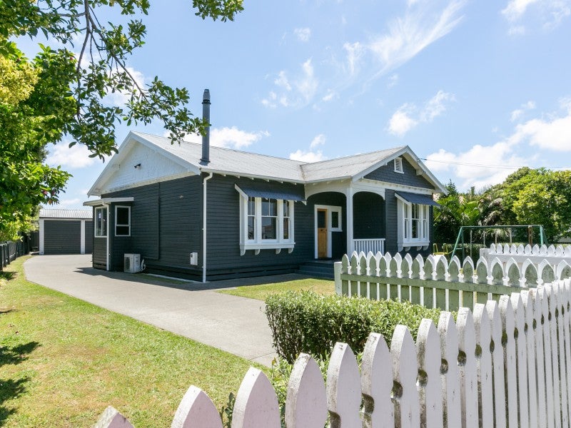 1106 Caroline Road, Mayfair, Hastings - Carousel 1