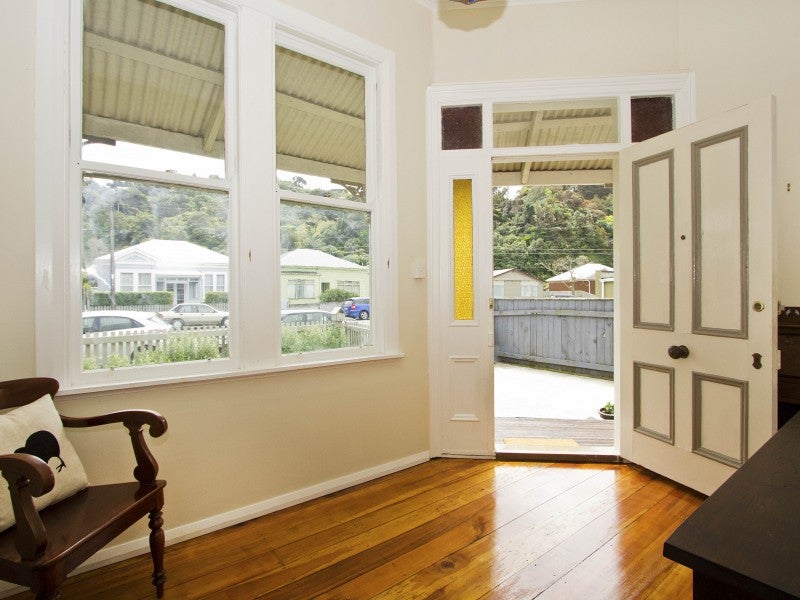 14 Riddlers Crescent, Petone, Lower Hutt - Carousel 2