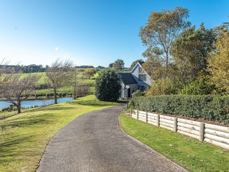 16 Dickens Lane, Otamatea, Whanganui - Carousel 1