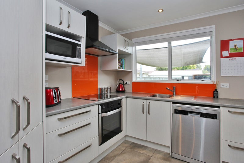 3 Magenta Place, Broomfield, Christchurch - Carousel 2