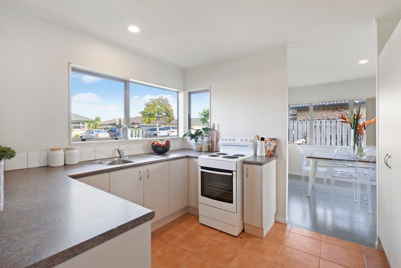 8 Waldos Way, Mangere, Auckland - Carousel 2