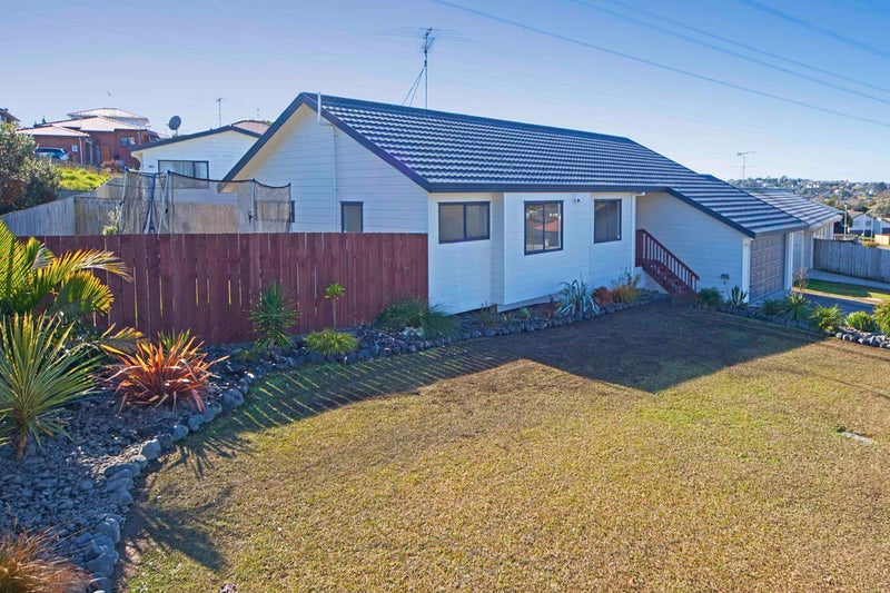 9 Killygordon Place, Massey, Auckland - Carousel 1