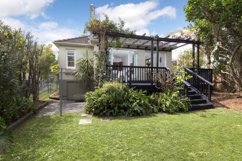 42 Sunny Brae Crescent, Westmere, Auckland - Carousel 2