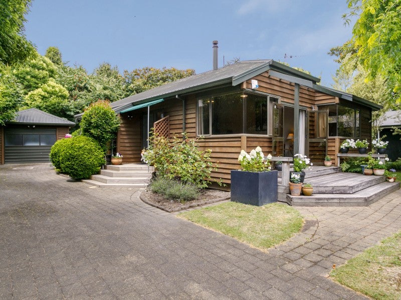 11 Arrowsmith Avenue, Waipahihi, Taupo - Carousel 1