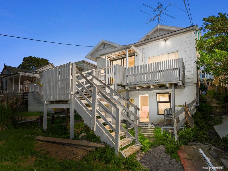 18 Florence Street, Newtown, Wellington - Carousel 1
