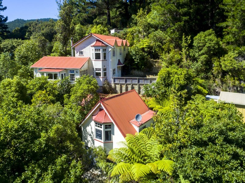 62 Wyndham Road, Pinehaven, Upper Hutt - Carousel 1