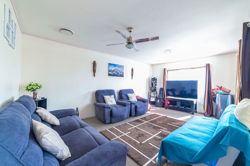 2/93 Aviemore Drive, Highland Park, Auckland - Carousel 1