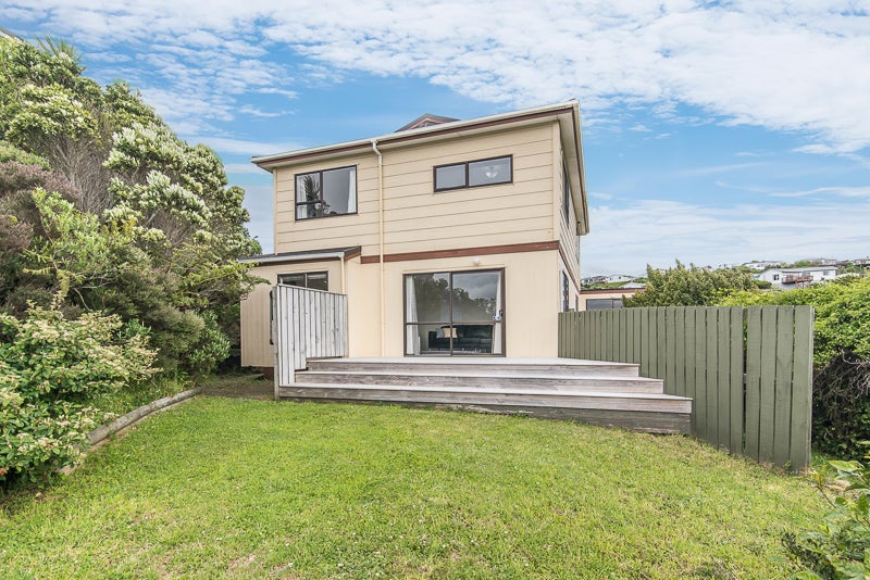 35B Sunhaven Drive, Newlands, Wellington - Carousel 1
