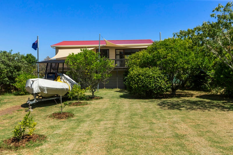 11 Manuka Road, Waiheke Island , Waiheke Island - Carousel 1