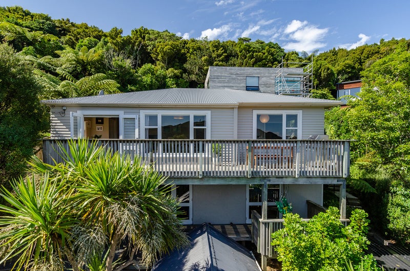 20 Montgomery Avenue, Karori, Wellington - Carousel 1