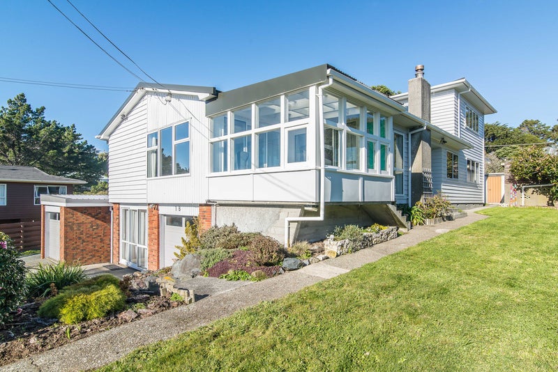 18 Robert Street, Newlands, Wellington - Carousel 1