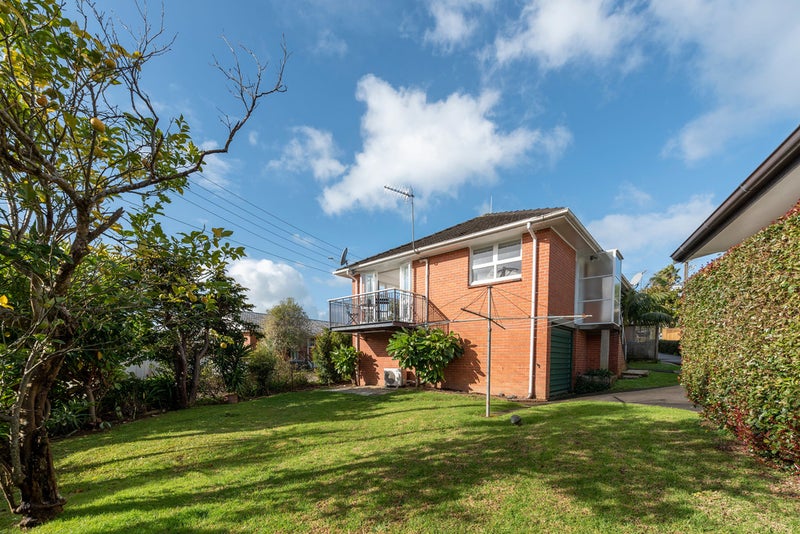 12C Dorchester Street, Meadowbank, Auckland - Carousel 1