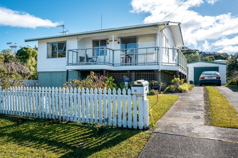 11 Wattle Road, Oneroa, Waiheke Island - Carousel 1