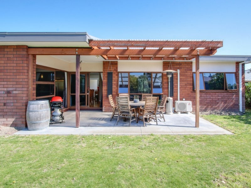 8 Bowen Place, Tamatea, Napier - Carousel 1